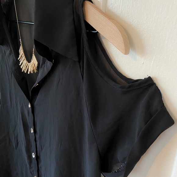 ❌SOLD❌  High-Low Cold Shoulder Blouse - Picture 2 of 2